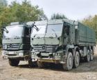 Два военных грузовиков